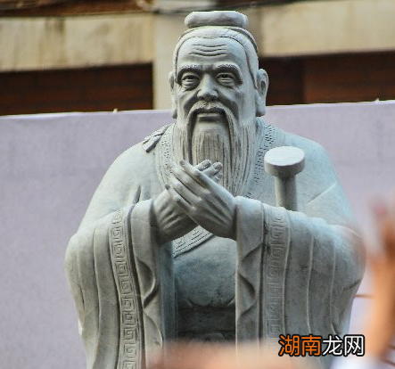 揭秘孔子雕像之谜 孔子的雕像为什么姿势都是一样的