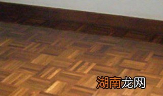 木地板发黑怎么清洁 木地板已发黑怎么清理