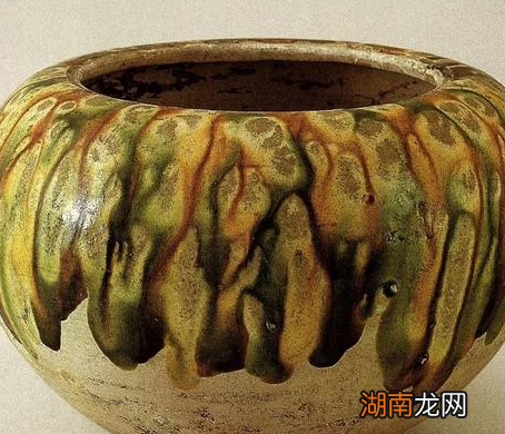 唐三彩一般都出现在什么情况下的 唐朝是不是冥器