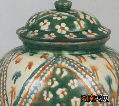 唐三彩一般都出现在什么情况下的 唐朝是不是冥器