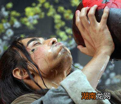 古人喝酒都是千杯不醉的 古代的酒放到现在是多少度