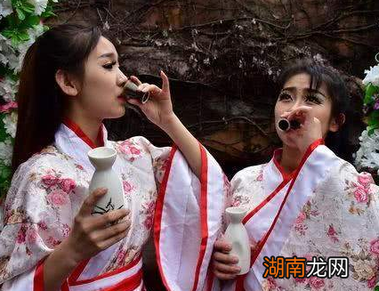 古人喝酒都是千杯不醉的 古代的酒放到现在是多少度