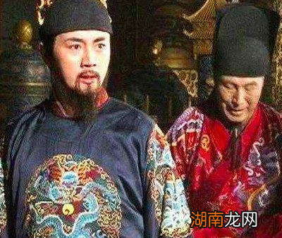 古时候太监手中为什么要拿一个拂尘 这个拂尘是用来做什么的