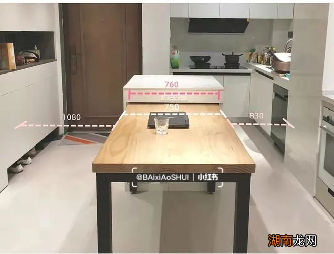 吵疯了!小户型设计,选岛台还是餐边柜?