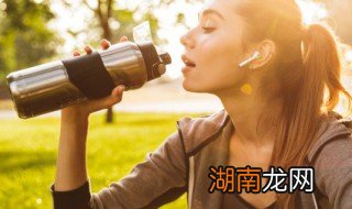 怎么清除杯子里的青苔，怎么清除杯子里的青苔污渍