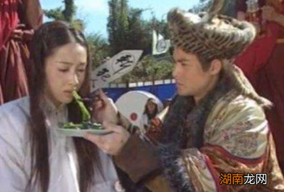 揭秘古代“断头饭”的由来,为何要加一块生肉呢?