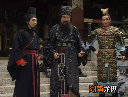 何进作为手握兵权的大将 为何杀宦官还要找董卓进京