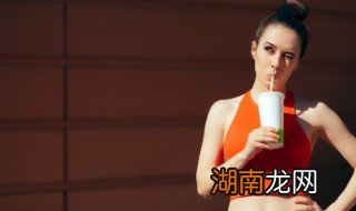 水杯上的饮料怎么洗掉 饮水杯怎么清洗