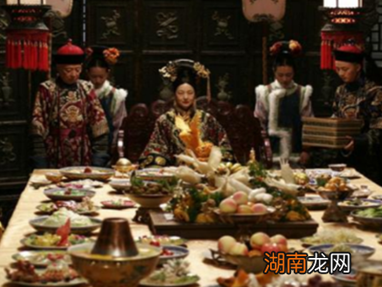 清朝皇宫规定一天只吃两顿饭 难道说皇帝和妃子们不会饿吗