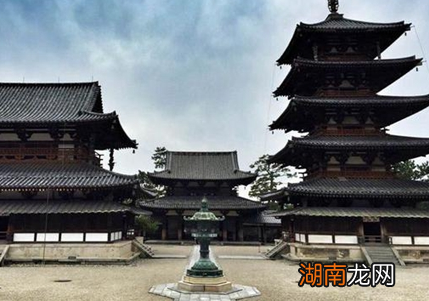 清朝皇帝上朝说的是什么语言 是汉语还是满语