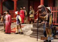 清朝皇帝上朝说的是什么语言 是汉语还是满语