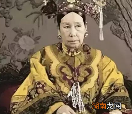 咸丰八位顾命大臣加在一起 为什么斗不过年纪轻轻的慈禧