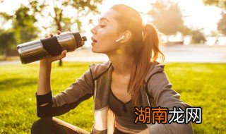 塑料杯子怎么清除污垢 塑料杯子怎么清除污垢妙招