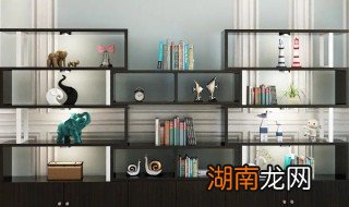 家庭展示柜放什么东西好 家庭客厅展柜放什么
