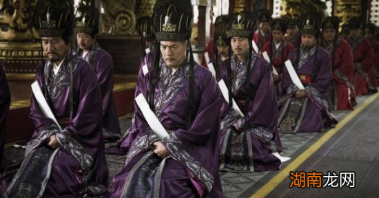 揭秘:宋朝大臣上朝时手里拿的板子有什么作用?