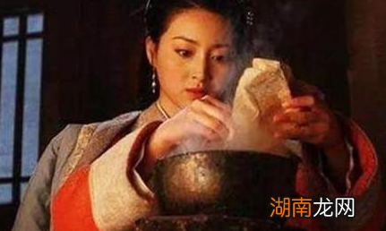 古代蒙汗药为什么要放入酒中 放在茶水或者清水里不行吗