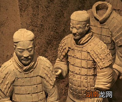 兵马俑都挖开了 为什么中间的土堆不直接挖开