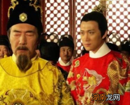 明朝官员敢向皇帝提意见 清朝官员为什么刚刚相反