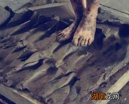 故宫的金砖是真的金子做的吗 为何一块金砖要花费三年时间