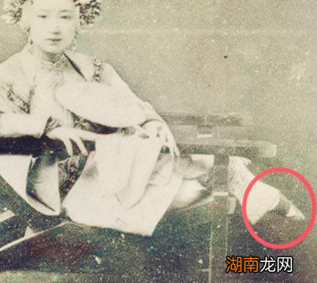 古代裹脚和束腰相比 究竟哪一种陋习更加痛苦