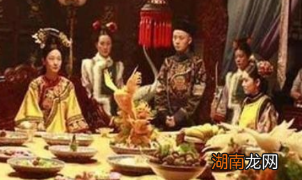 古代皇帝吃剩下的菜和饭怎么处理的 难不成全部都要倒掉吗