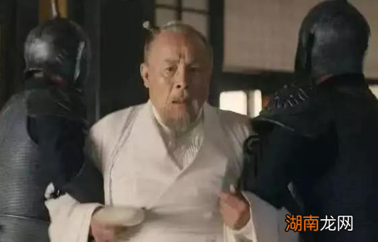 华佗提出开颅手术，曹操当时是什么反应？