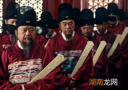 明朝时期为什么频繁的出现亏空现象 罪魁祸首是三大利益离团