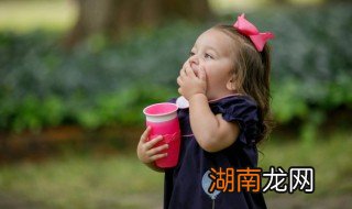 小孩子跟大人顶嘴怎么回事 小孩子跟大人顶嘴怎么回事视频