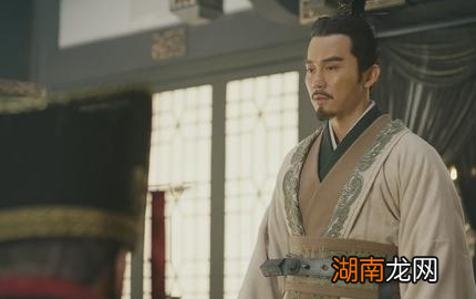 刘备和孙权交战之际 曹丕为什么光看着没有出手