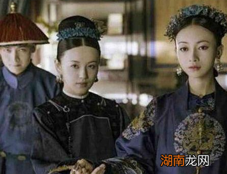 清朝妃子真的有那么矫情吗 为何走路都需要人扶着走