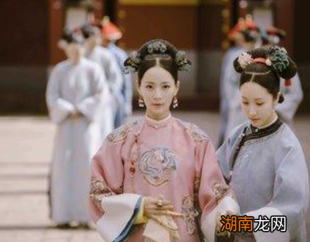 清朝妃子真的有那么矫情吗 为何走路都需要人扶着走