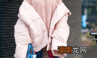 白鸭绒羽绒服的正确洗涤方法 白色鸭绒衣的正确清洗方法