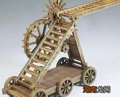 古代守城的士兵为什么不掀翻梯子 而是选择扔石头