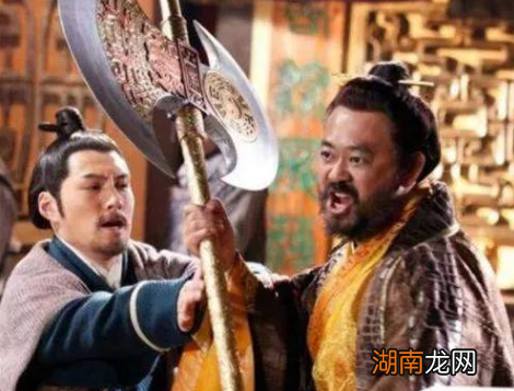 古人喜欢把银子放衣袖里,银子不会掉出去吗?