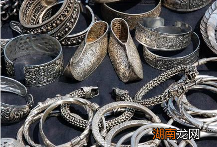 古代皇帝赏赐的黄金万两有多少钱 换做现在是多少人民币