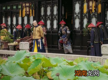 张廷玉作为清朝的三朝元老 乾隆用了什么方法打倒张廷玉的