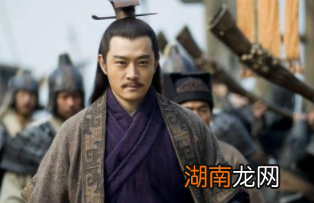 诸葛亮草船借箭曹操为何不放火箭?是曹操太笨了吗?