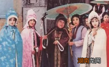 贾府中伺候的下人就有上千人 贾府是怎么养活这些人的