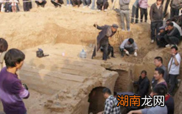 乾陵前的“卫士”为什么没有头?石人的头像去哪里了?