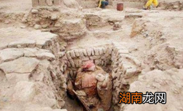 乾陵前的“卫士”为什么没有头?石人的头像去哪里了?