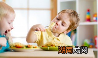 娃儿老是顶嘴怎么办，小孩老顶嘴怎么办