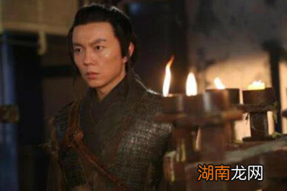 历史上官员下跪都没有拍袖子的习惯 清朝官员下跪为什么都要拍袖子