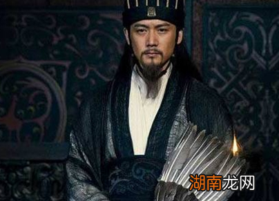 诸葛亮的空城计为什么让人扫大街 扫街中间还隐藏着什么意义