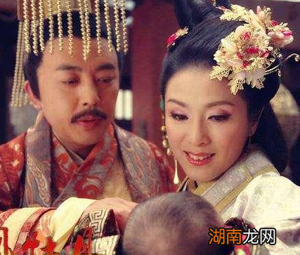 年轻时期的秦始皇手中并没有实权 秦始皇是怎么杀了权臣吕不韦的