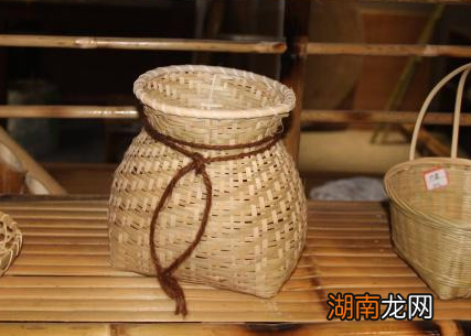 揭秘爆竹的起源 爆竹里面的竹指的是什么