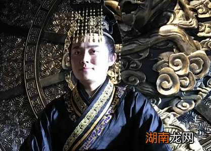 赵王迁为什么会中计杀了李牧 一为军权,二为王权