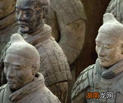 每一个兵马俑都是不一样的 那么兵马俑是不是由活人烧纸而成的