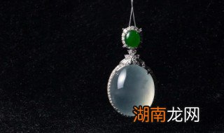 吊坠怎么区分材质，吊坠怎么区分材质和木质