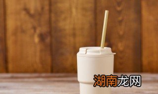 怎么清除杯子上的贴纸图片 怎么清除杯子上的贴纸