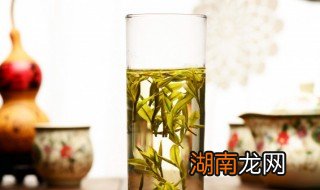 清除塑料杯子的茶，清除塑料杯子的茶水